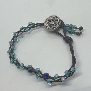 Beaded leather bracelet with flower clasp